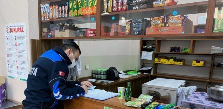 Zabıta Ekipleri Okul Kantinlerini Denetliyor