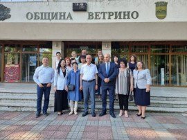 BAŞKAN HİKMET ATA KARDEŞ ŞEHİR VETRİNODA